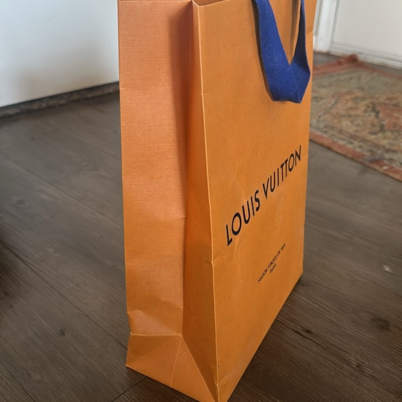 Louis Vuitton gift bag - Picture 2 of 3